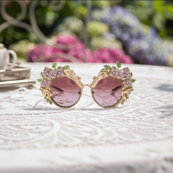 🧨RARE🧨 Dolce & Gabbana Gold Metal in Embroidery Ortensia - Picture 4 of 7